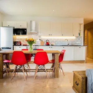 Hébergement de vacances 'petite Ferme Les Bouts' Apt, Sleeps 6, Nr Morzine, La Cote d'Arbroz